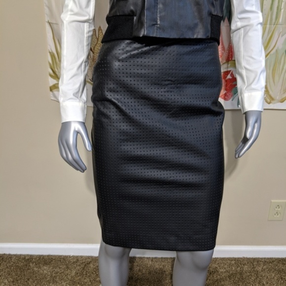 Banana Republic Dresses & Skirts - Banana Republic Pencil Skirt